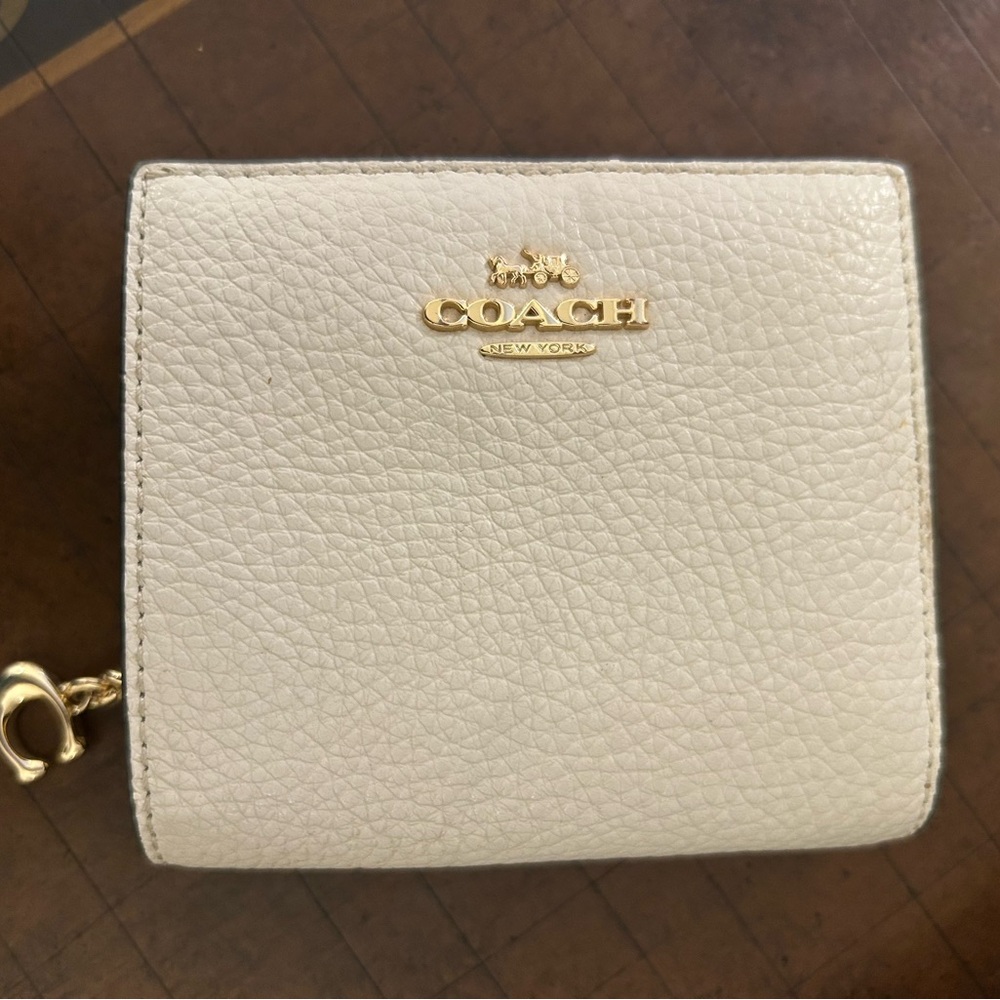 Coach Outlet Snap Wallet White Pebbled Leather with Gold.